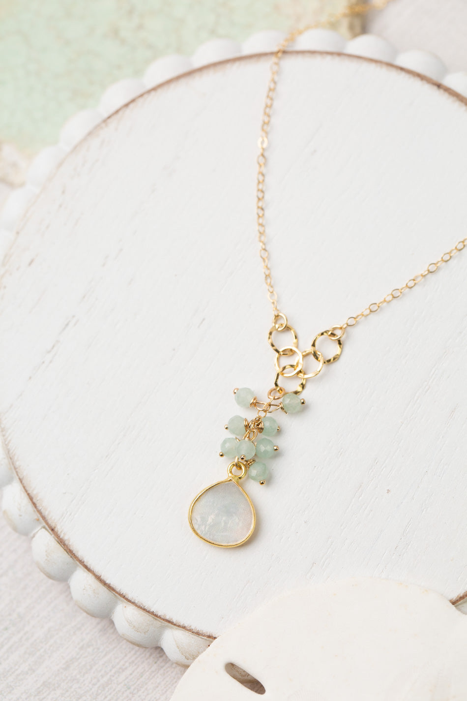 Limited Edition 15.25-17.25" Faceted Chalcedony With Mother Of Pearl Smooth Teardrop Bezel Simple Necklace