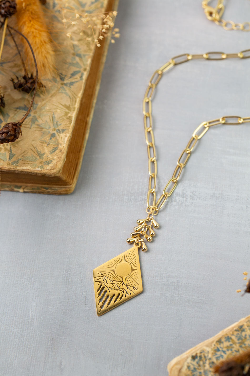 Azulejo 19-21" Sun And Mountain Simple Necklace