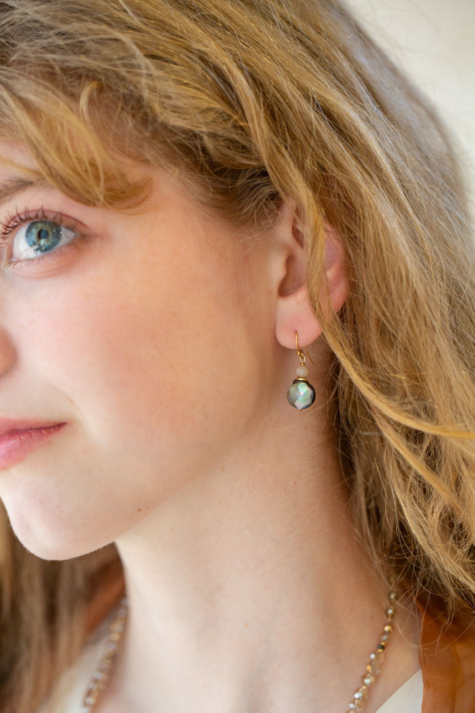 Alchemy Black Lip Shell Simple Earrings
