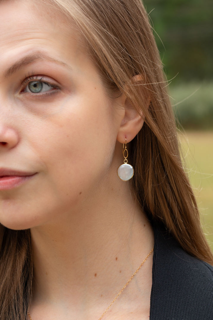Favorites Pearl Simple Earrings